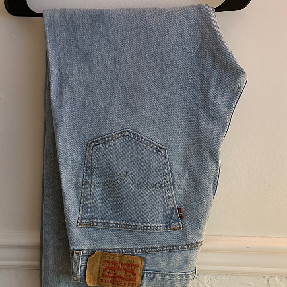 Levi's Men's Relaxed Fit Jeans in Light Blue 501